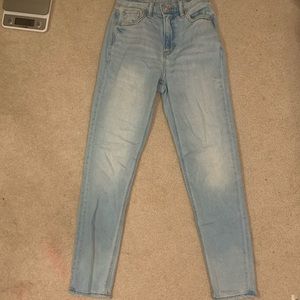 American Eagle light wash mom jeans